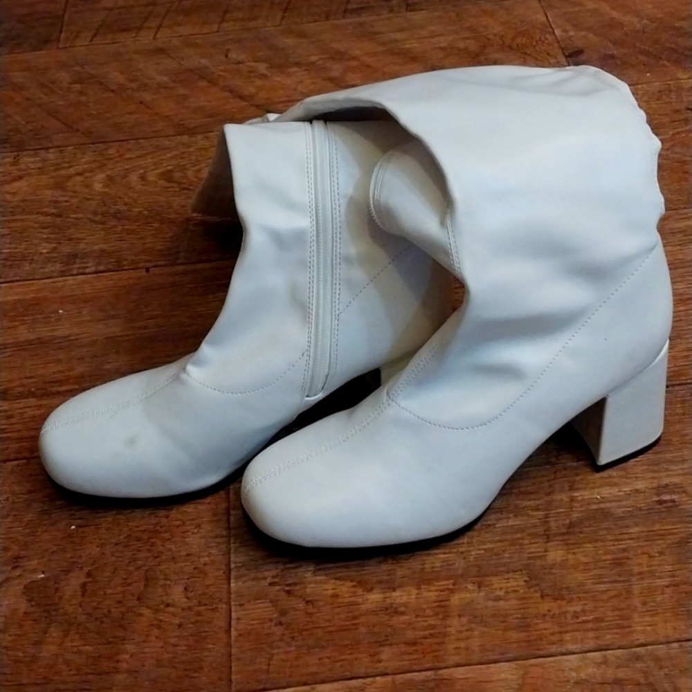 White Costume Go-Go Boots - labeled M (6.5-7)
